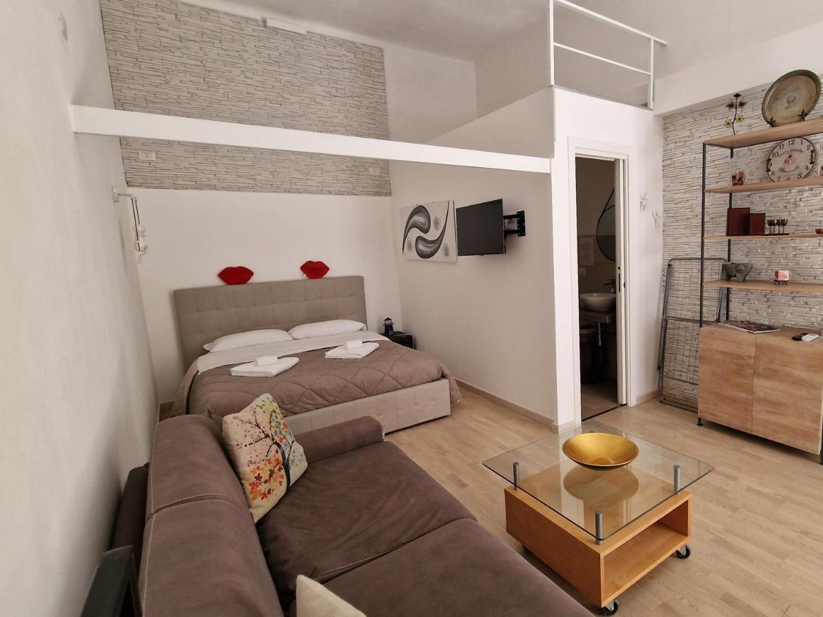 4 Via Valona - Executive Luxury Apartment Bari Exteriör bild