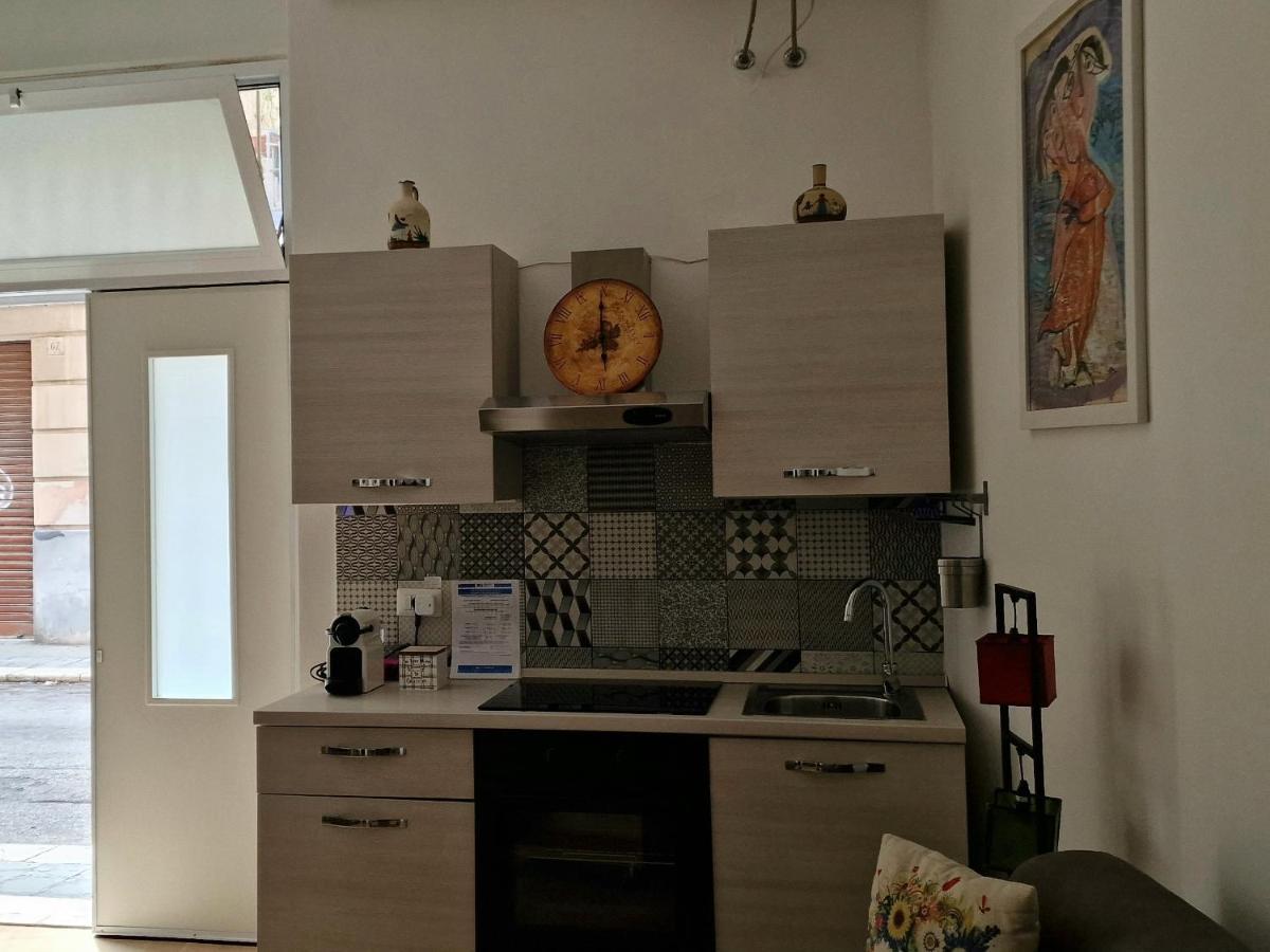 4 Via Valona - Executive Luxury Apartment Bari Exteriör bild