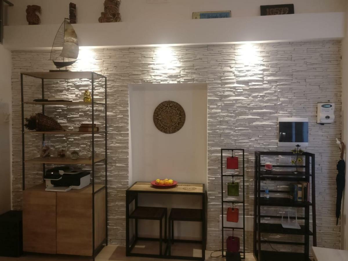 4 Via Valona - Executive Luxury Apartment Bari Exteriör bild